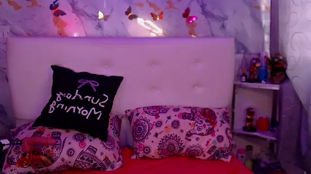 Nicolelewllss's cam snapshot