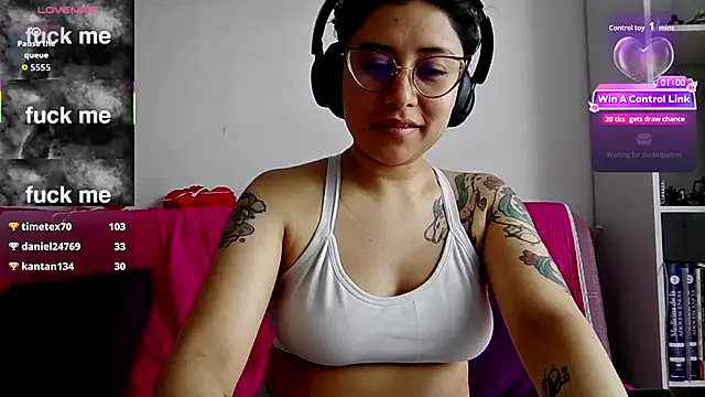 Juliexxxxtasy's cam snapshot