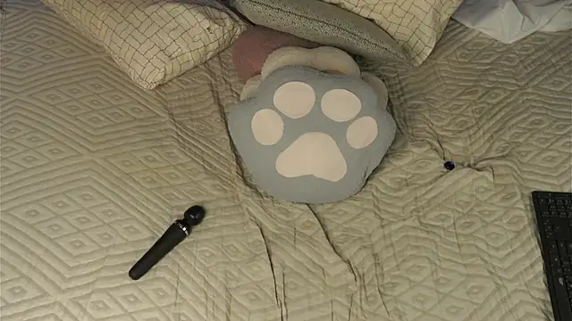 LynHillaire live sex cam