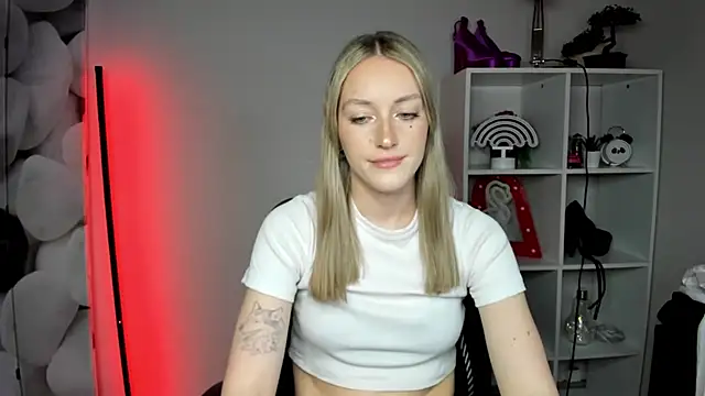 EvelynBlond's cam snapshot