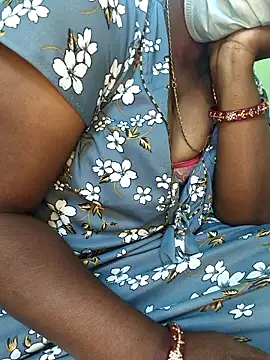 Tamilselviroja-'s cam snapshot