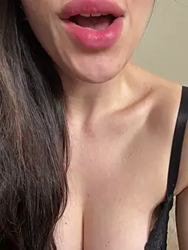 JolieBee's cam snapshot