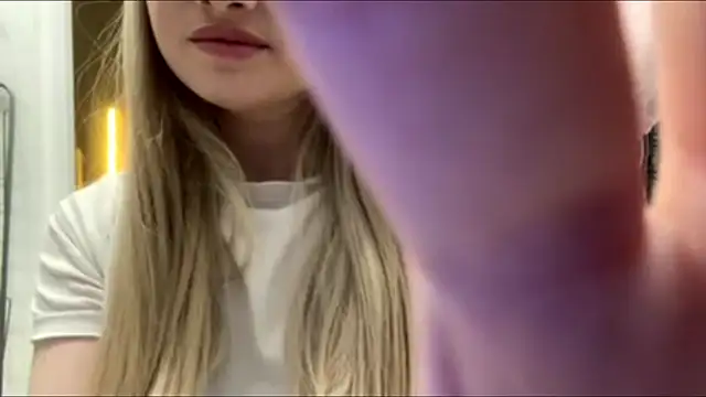 KariJarecke's cam snapshot