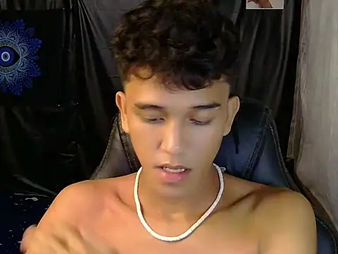 hugekenbigcock live sex cam