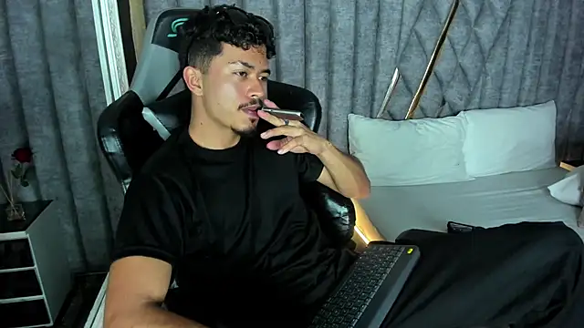 NicolaiKarav live sex cam