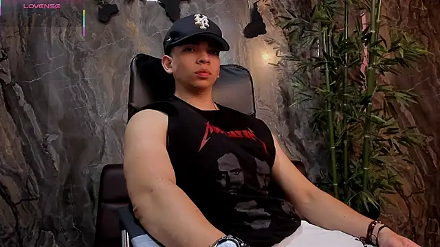 Julian_Mercier live sex cam