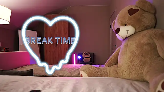 VikkiLustfull's cam snapshot