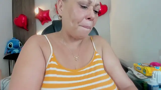 Cheryl_JONES's cam snapshot