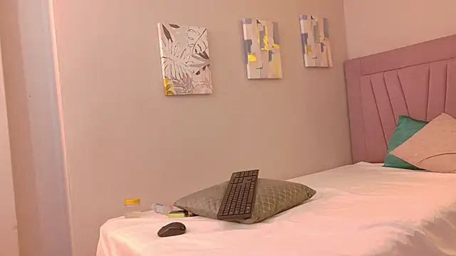 SaraBloom_'s cam snapshot