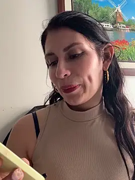 Alysson-- live sex cam