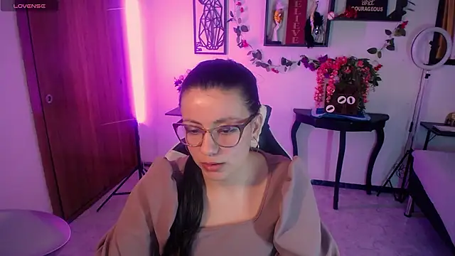 QueenRose94's cam snapshot