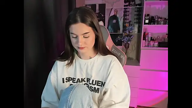 NikkieKitty live sex cam