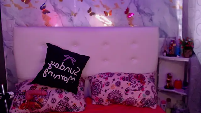 Nicolelewllss's cam snapshot