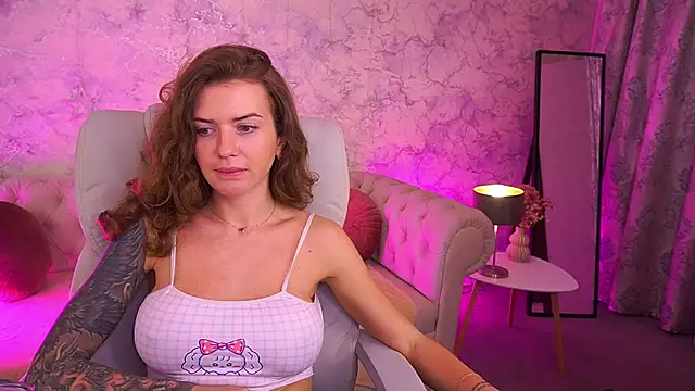 CurlyCandyXX live sex cam