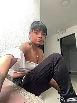 EmmaEbony_'s cam snapshot