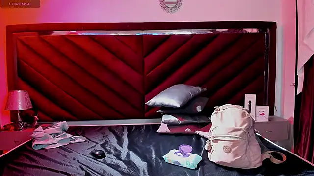 Zara-Roux live sex cam