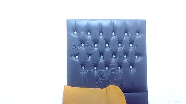 AUGUSTBLOOMxx's cam snapshot