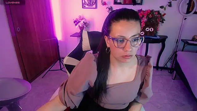 QueenRose94's cam snapshot