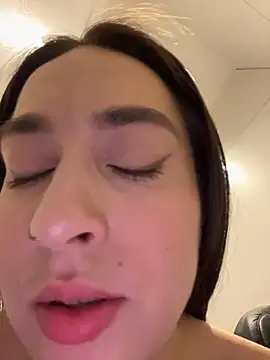 Holly_Play live sex cam