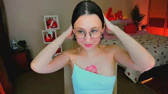 YourLovellyStory's cam snapshot