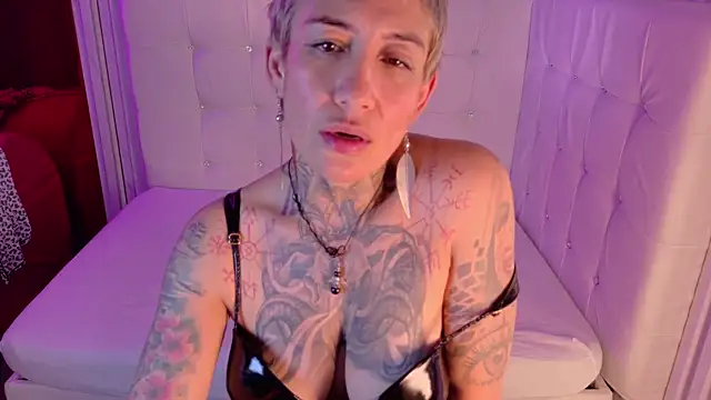 Everlyn_sexx's cam snapshot