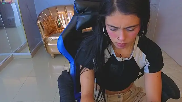 honey_torres_sub's cam snapshot