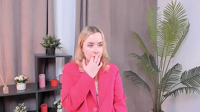 IvetteLabore's cam snapshot