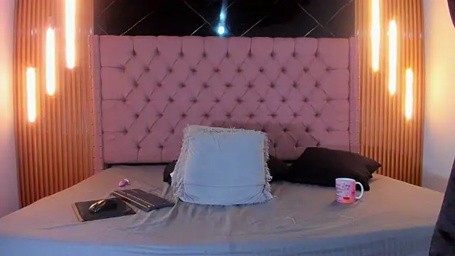 AinaPink live sex cam