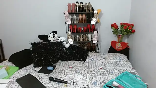 Lunasquirt1985 live sex cam