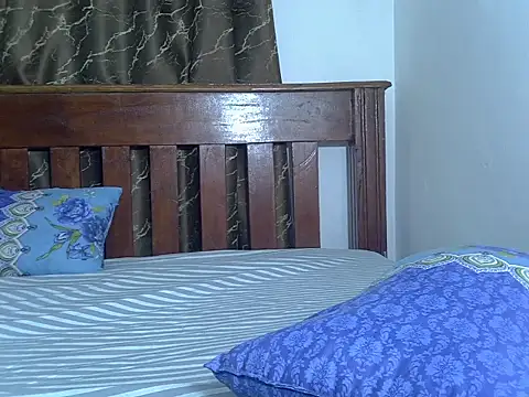 SpicyPetite live sex cam