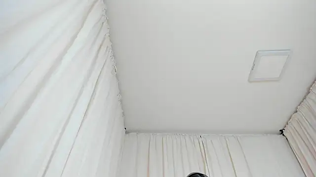 Miyuki_wolf live sex cam