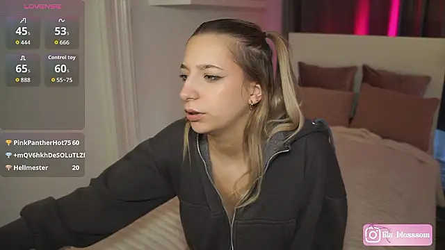 LilaaBlossom live sex cam