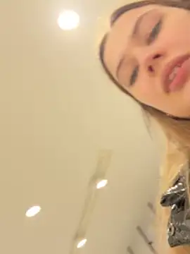 blonde_exe's cam snapshot