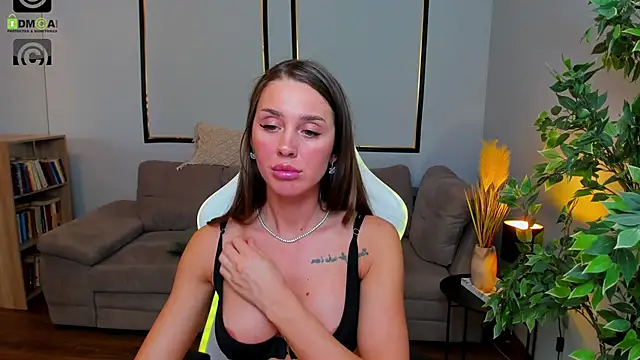 Anya-Ray live sex cam