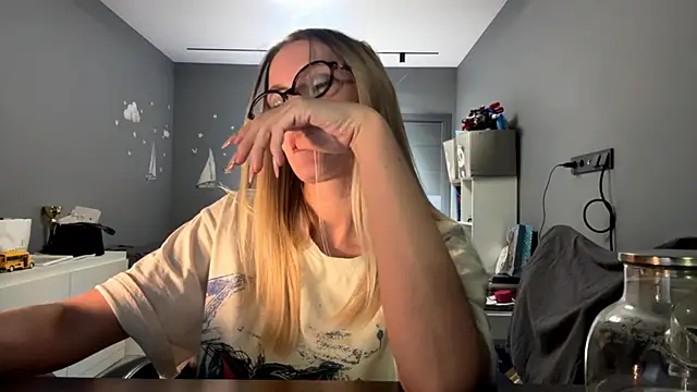 SoftnessMila's cam snapshot