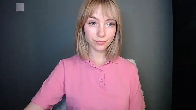 LuciaYoung live sex cam