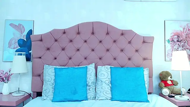 ThyaraJhons live sex cam