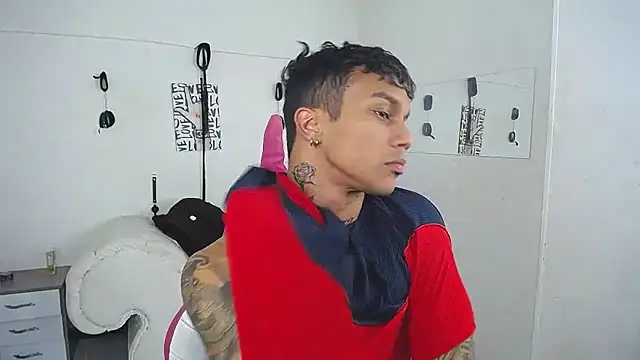 Leonard_Price live sex cam