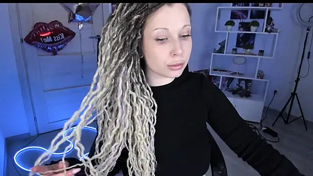 HoneySallyMoore live sex cam