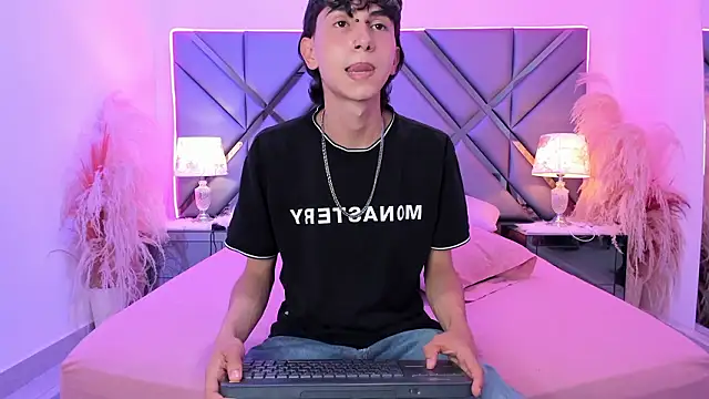 Milan_LewisS live sex cam