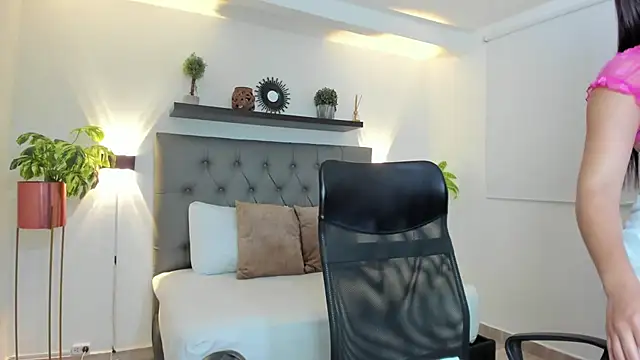 tiffanny_doll_'s cam snapshot