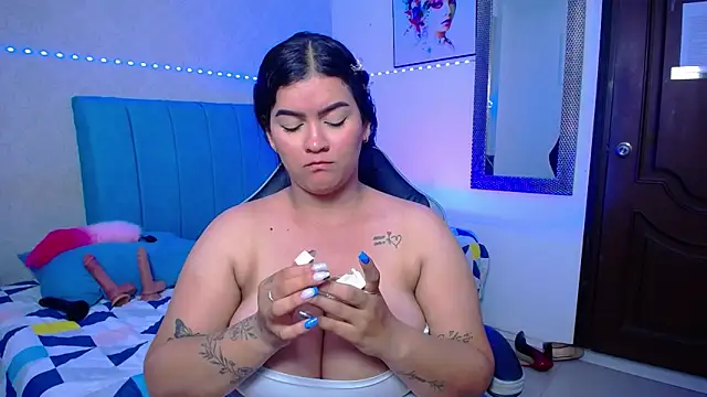 kriss_sweetboobs10's cam snapshot