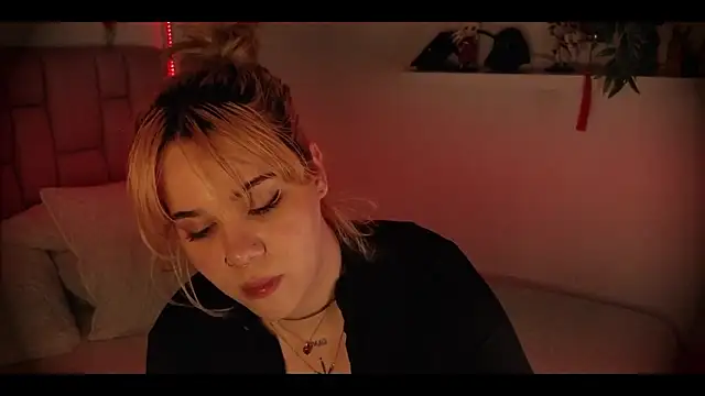 albaismynameX live sex cam