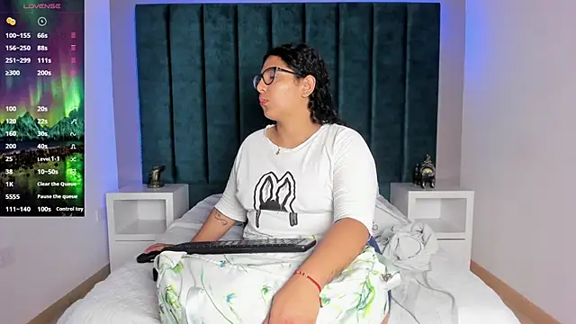 DanielleEvans_'s cam snapshot