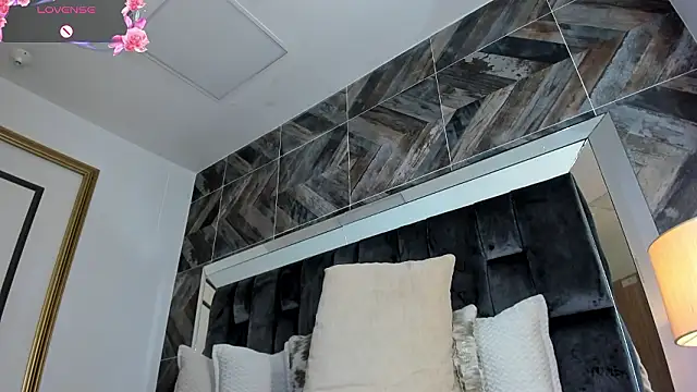 NaylaGrey's cam snapshot