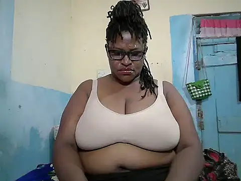 sexy_bigboobss's cam snapshot