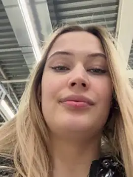 blonde_exe's cam snapshot