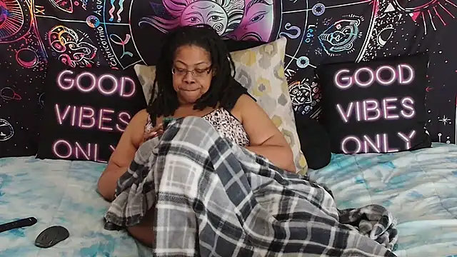 RENAESPLEASUREPALACE's cam snapshot