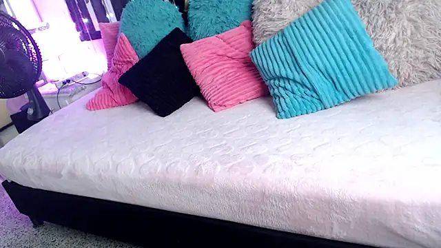 mailyn_gold's cam snapshot