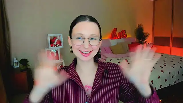 YourLovellyStory's cam snapshot